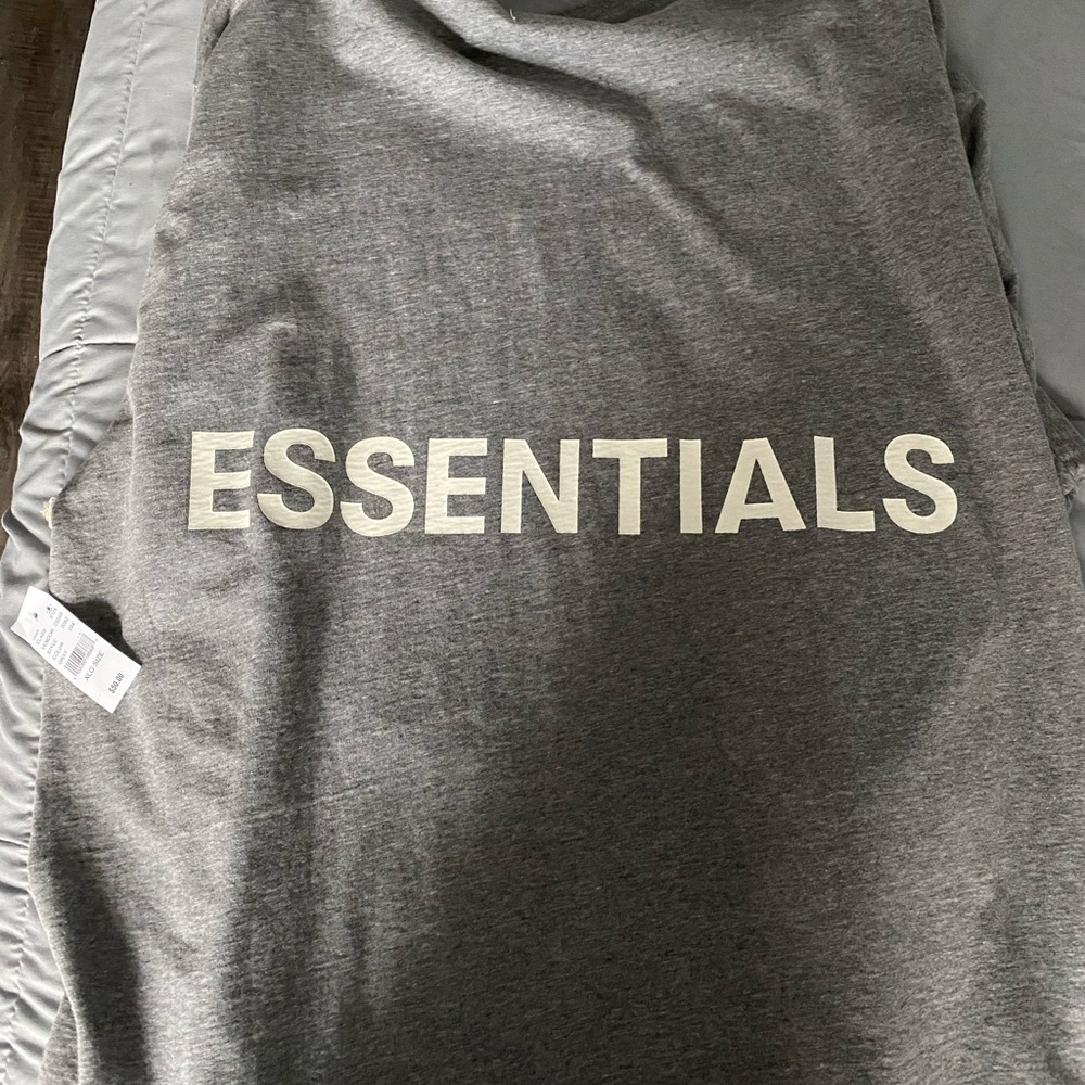 Essentials shirt - Picture 3 of 4